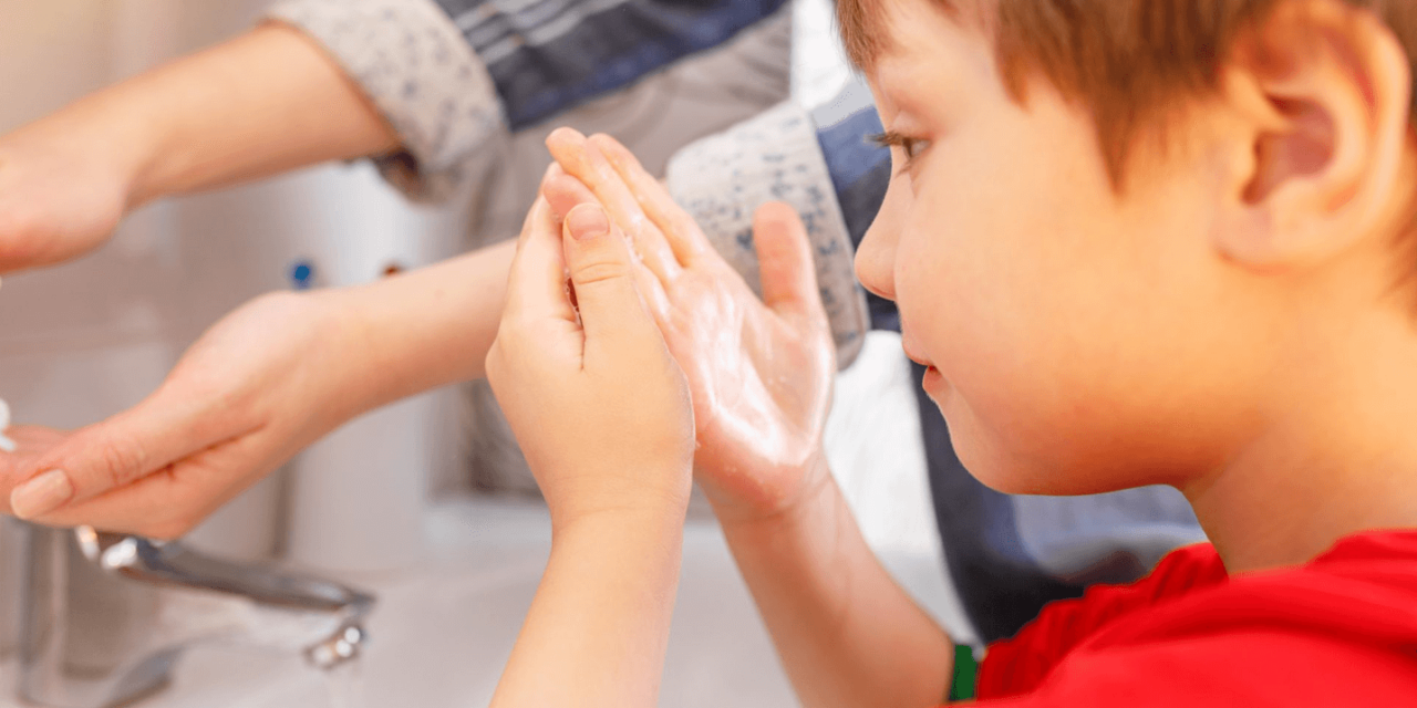 Come lavarsi bene le mani per combattere virus e batteri